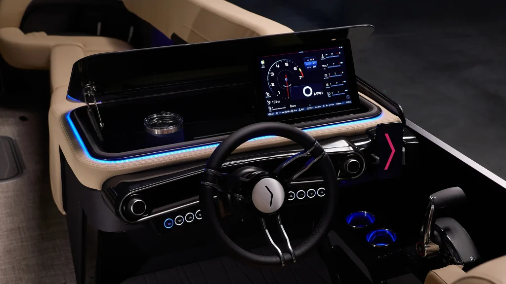 Flamingo ROVE helm touchscreen display
